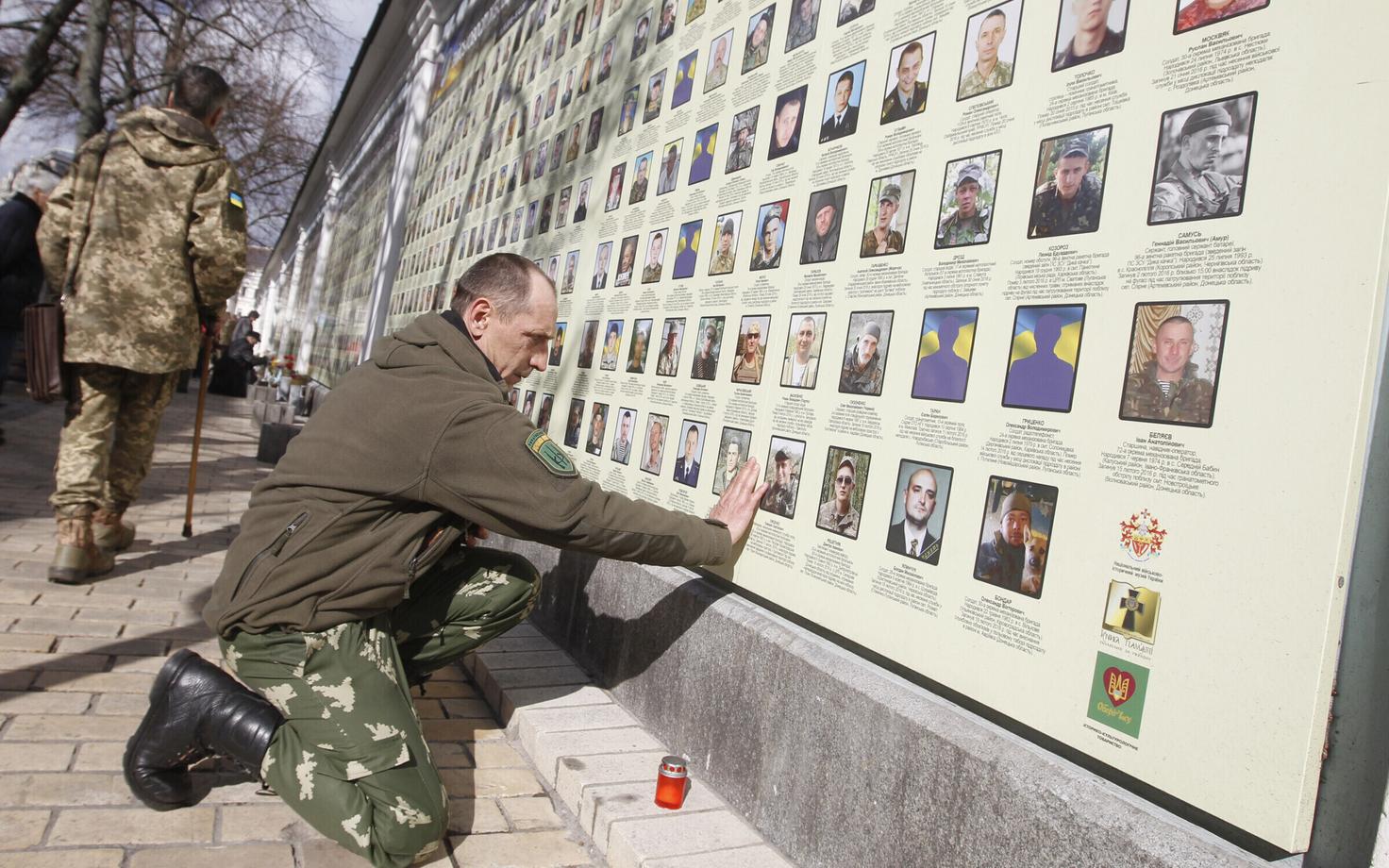 Donbassis langenute mälestamine Kiievis.