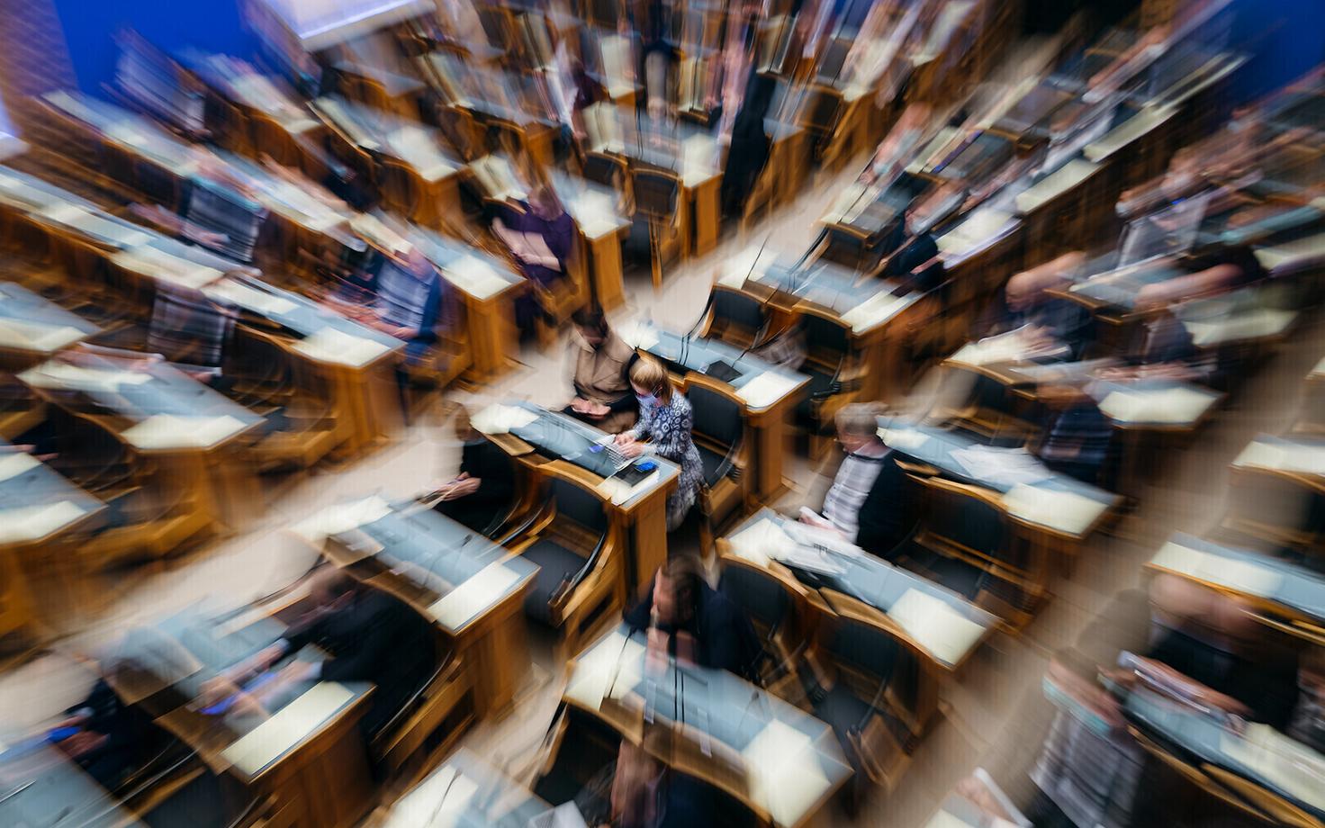 Reformierakonna juht Kaja Kallas riigikogu istungil