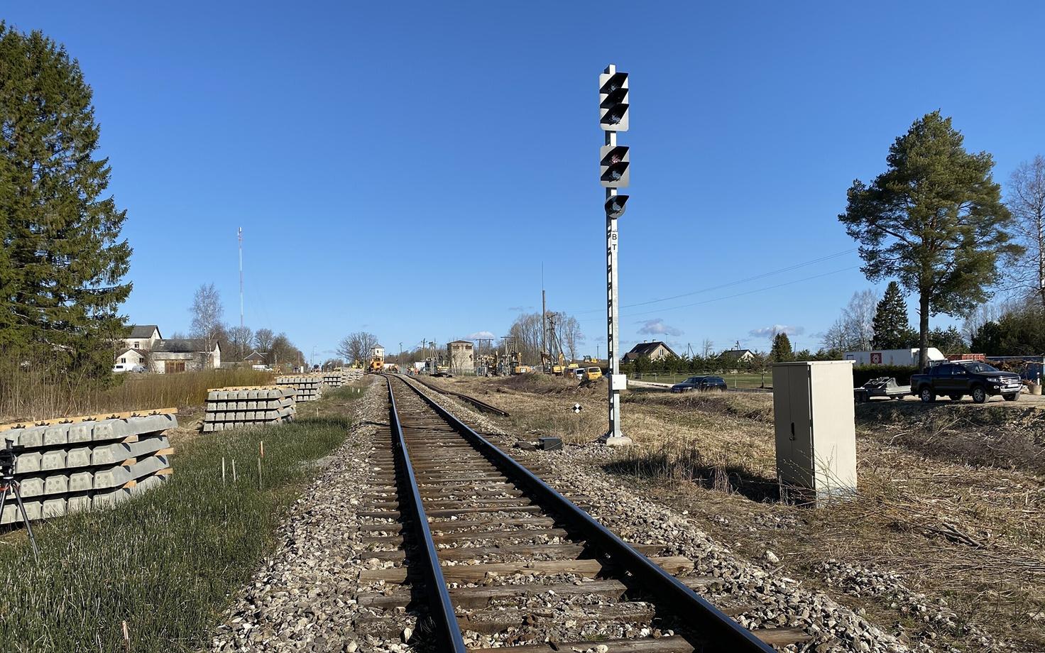 The planned new railroad bridge will straighten out the trajectory of the railroad itself.