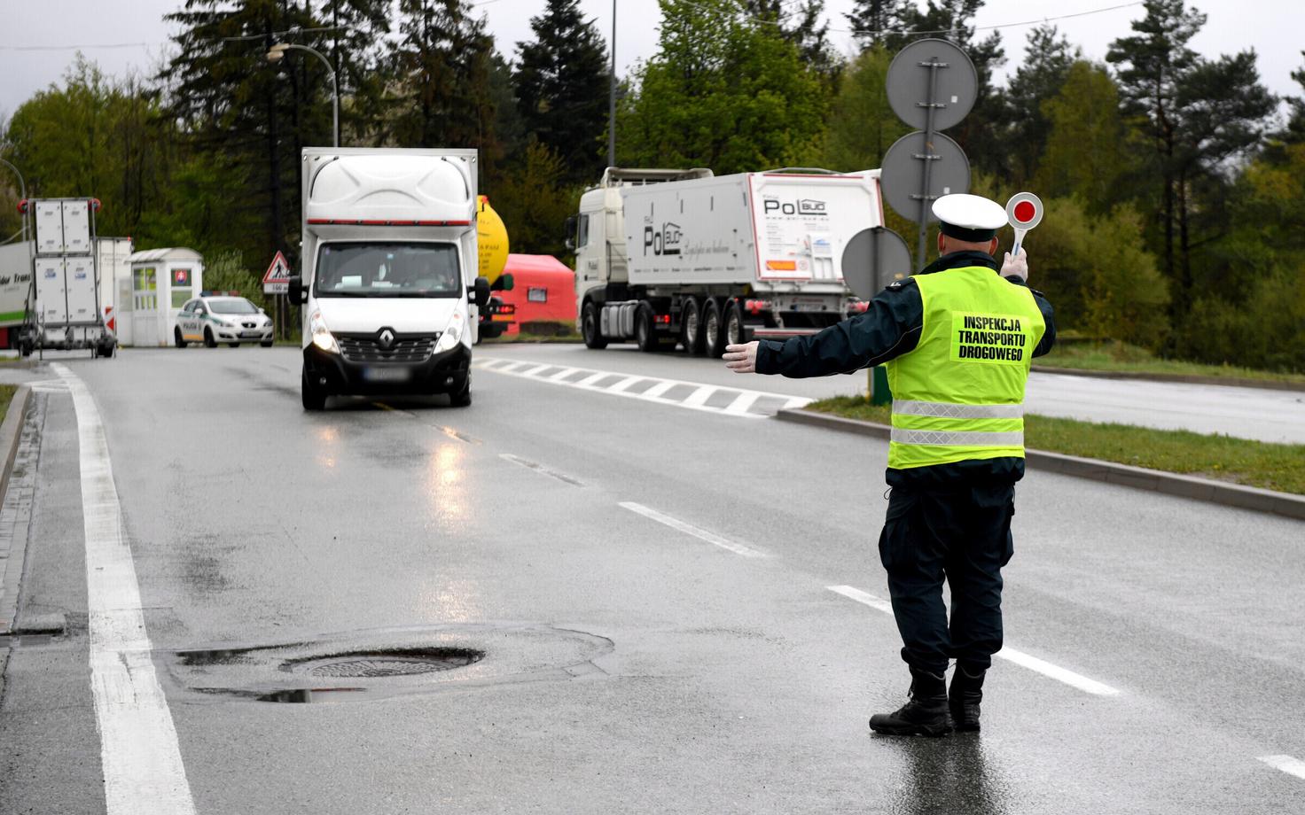 Poola piirivalve tegutsemas piiripunktis Slovakkiaga.