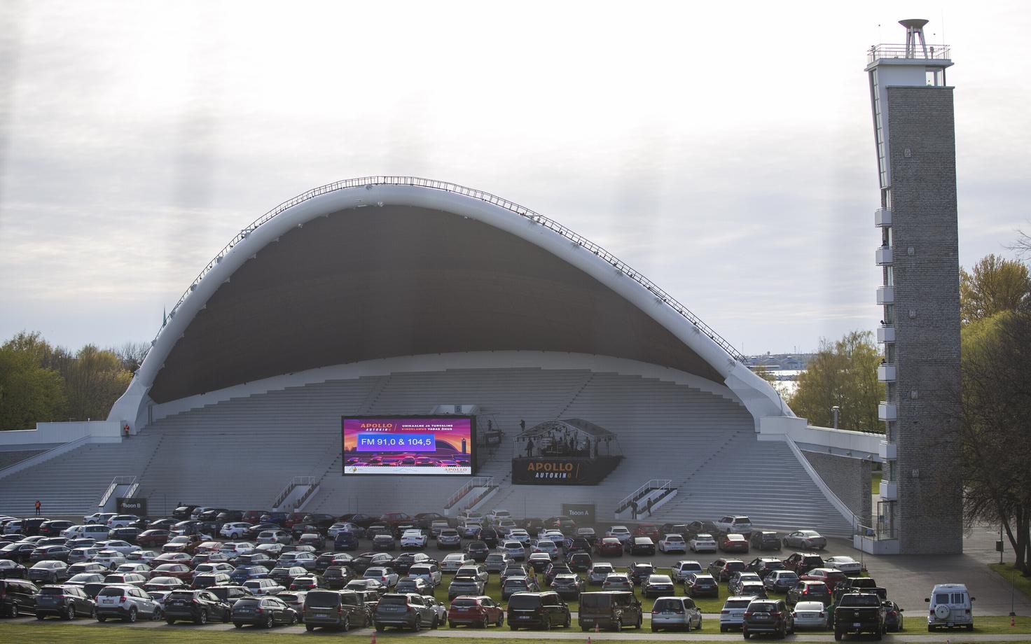 Lauluväljakul on koroonakriisi ajal toimunud ka autokino seanss.