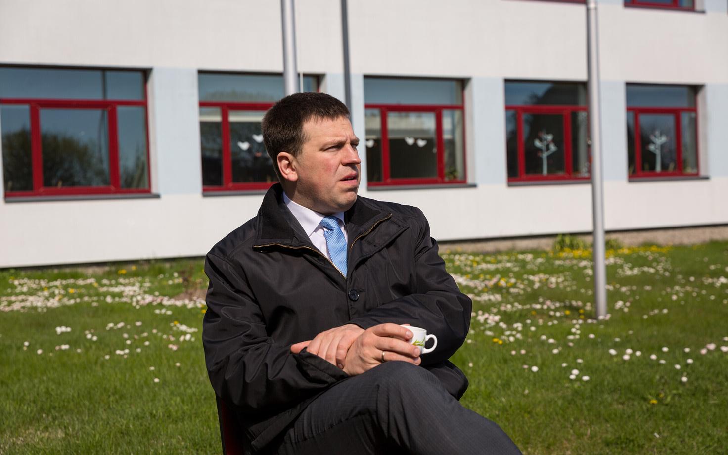 Prime Minister Jüri Ratas (Center).