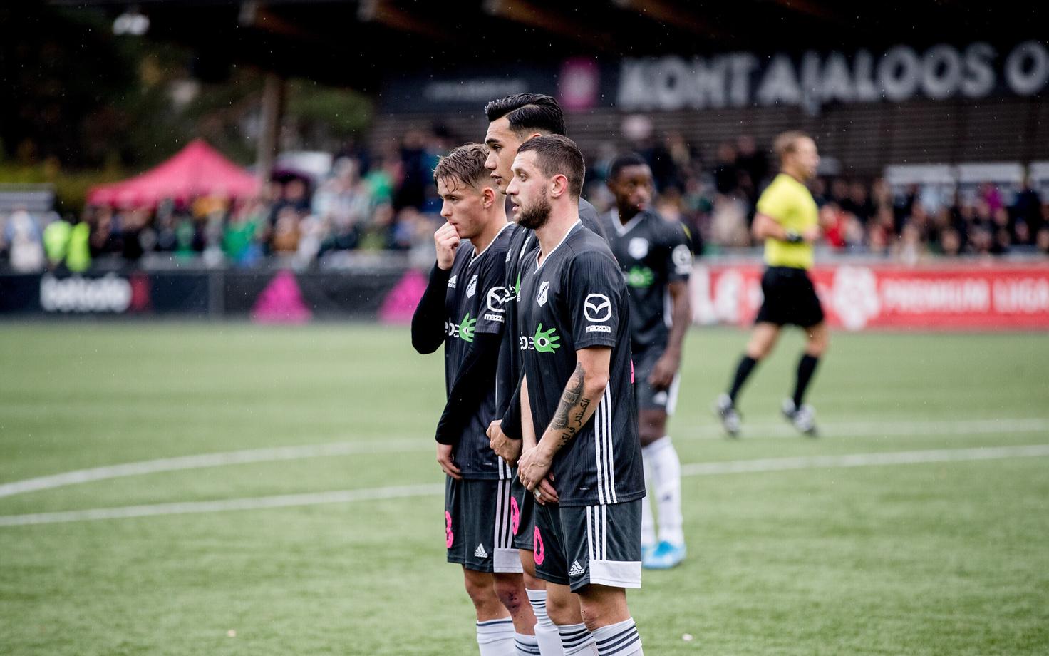 Футболисты