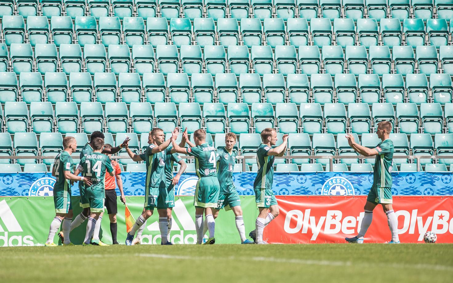 Футболисты