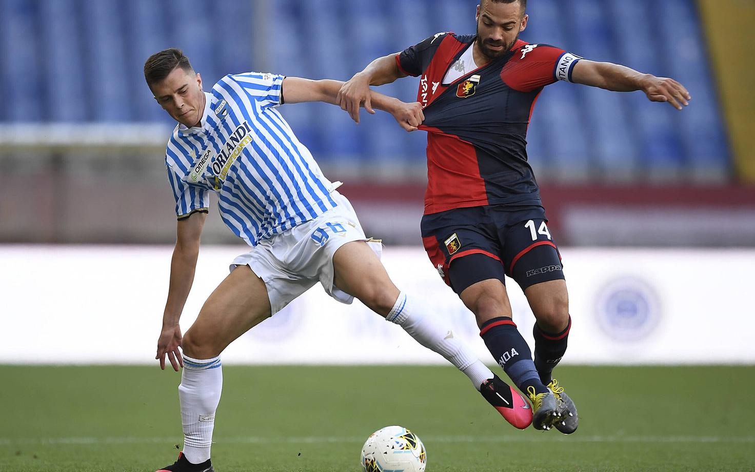 Тунев (слева) попал в стартовый состав.