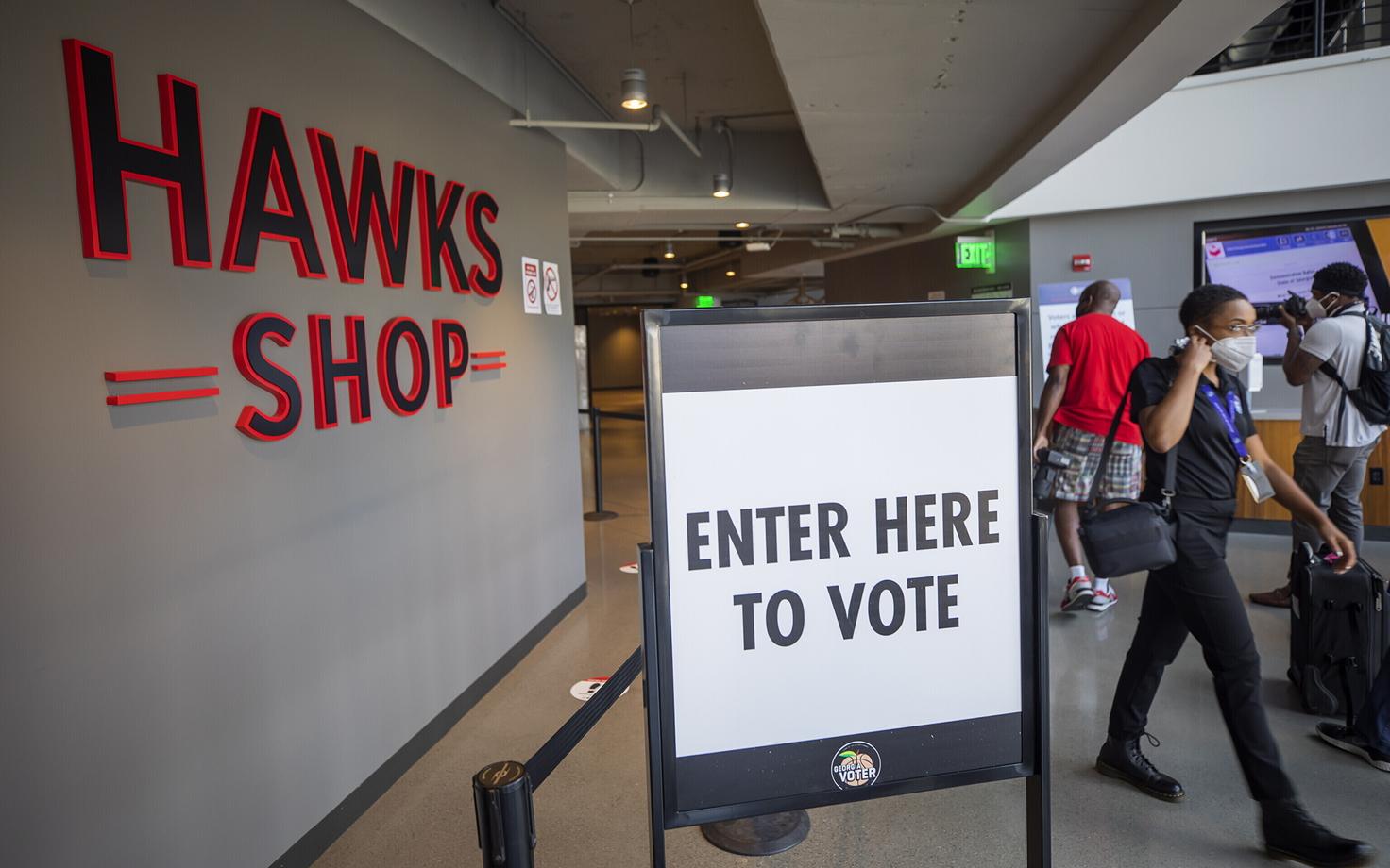 Valimisjaoskond Atlantas sealse profikorvpalli võistkonna koduareeni ruumides.