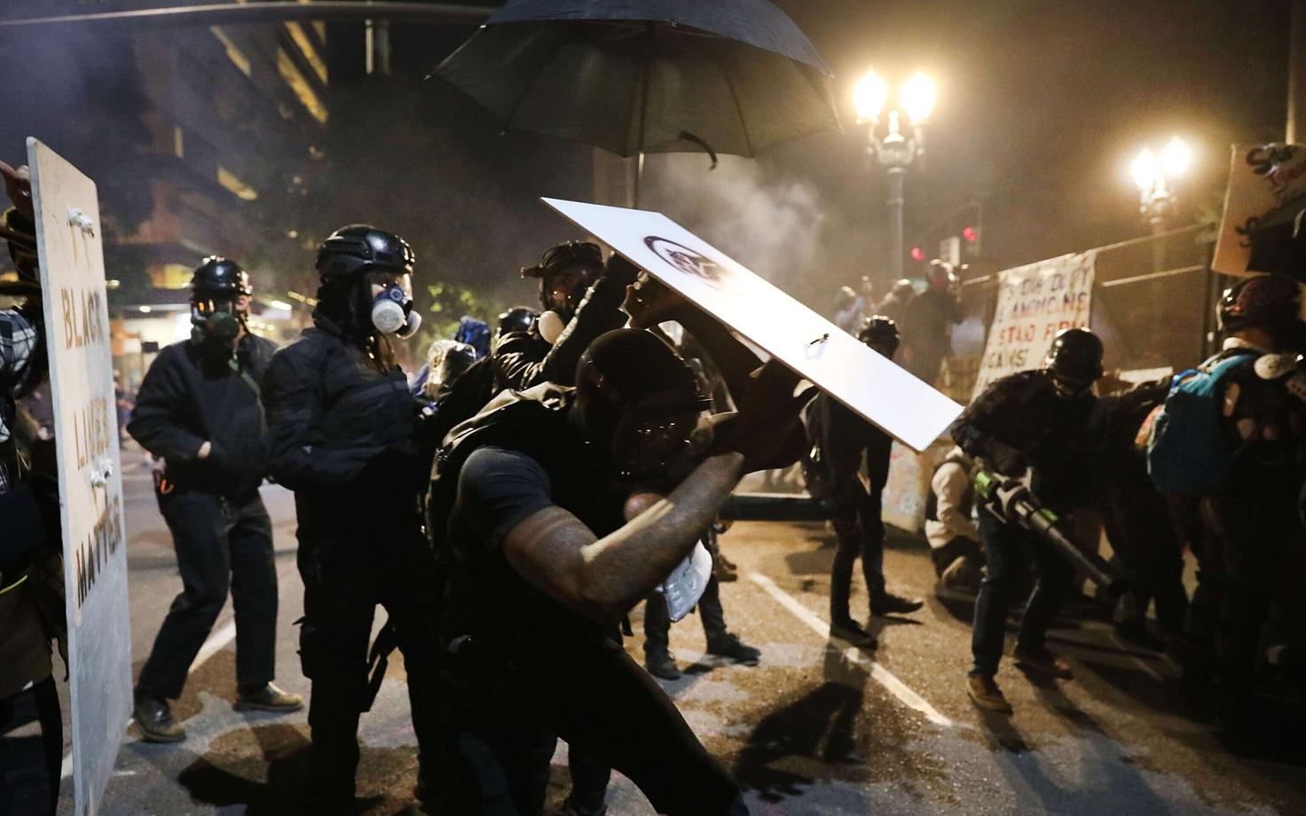 USA politseinikud ühes suurimate rahutuste linnas Portlandis.