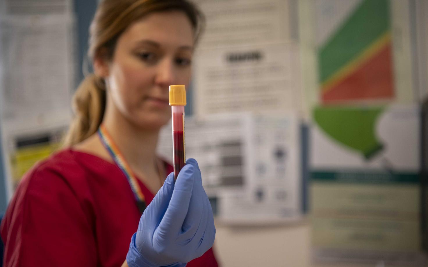 Erinevate antikehade hulk tõusis ja langes eri rütmis.