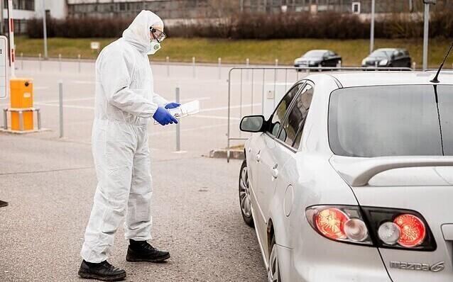 Koroonaproovi võtmine Leedus.