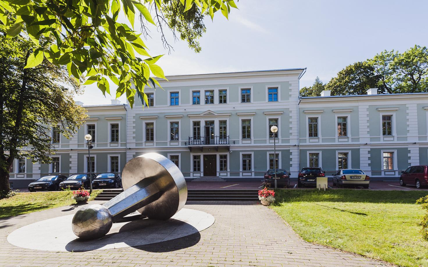 Riigikohtu hoone Tartus.