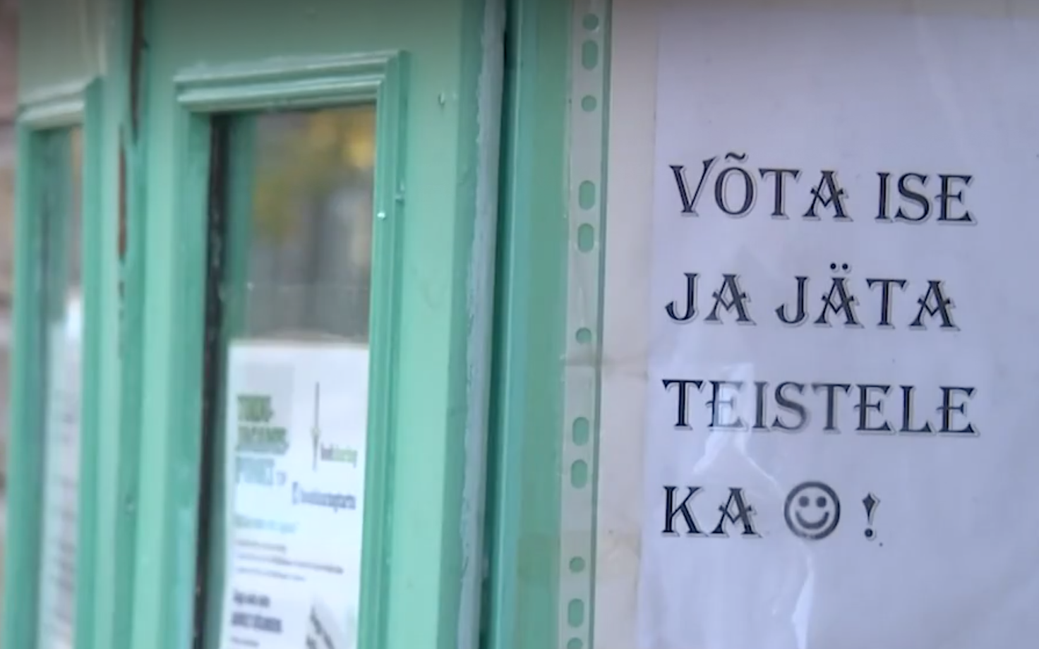A sign on the food sharing cupboard in Karlova, Tartu saying