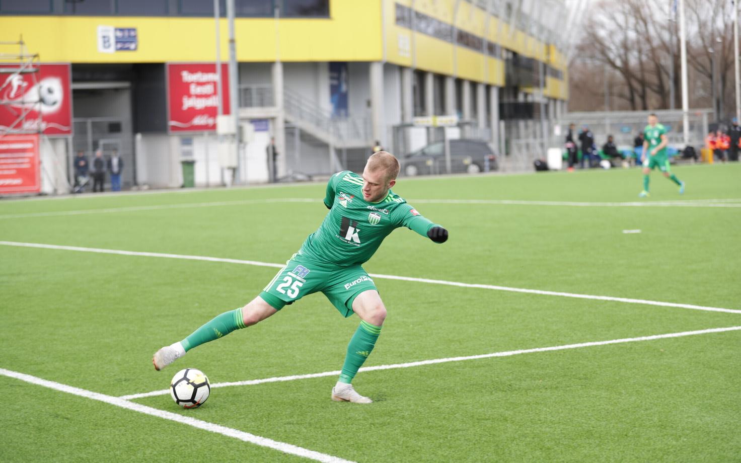 Максим Подхолюзин остается в