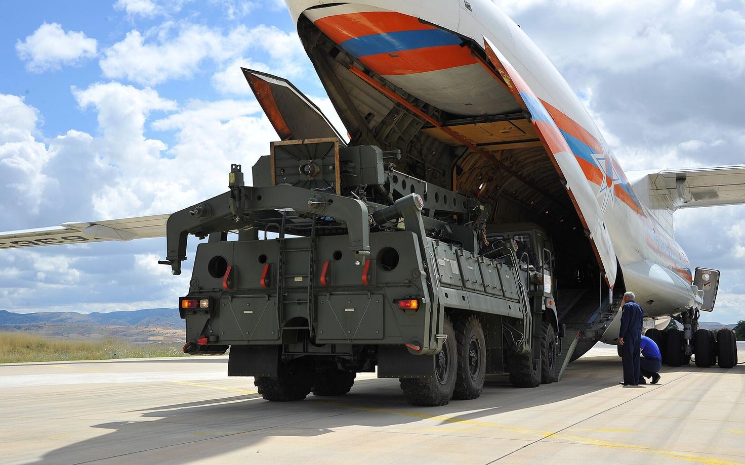 Esimesed S-400 Türki saabudes.
