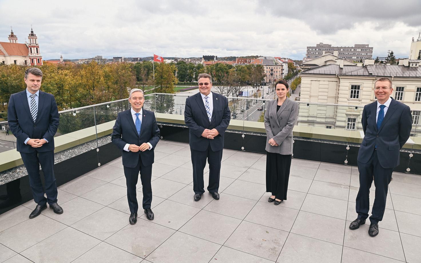 Foreign minister Urmas Reinsalu, foreign minister of Canada Francois-Philippe Champagne, foreign minister of Lithuania Linas Linkevicius, Belarusian opposition leader Svetlana Tikhanovskaya and the foreign minister of Latvia Edgars Rinkevics.