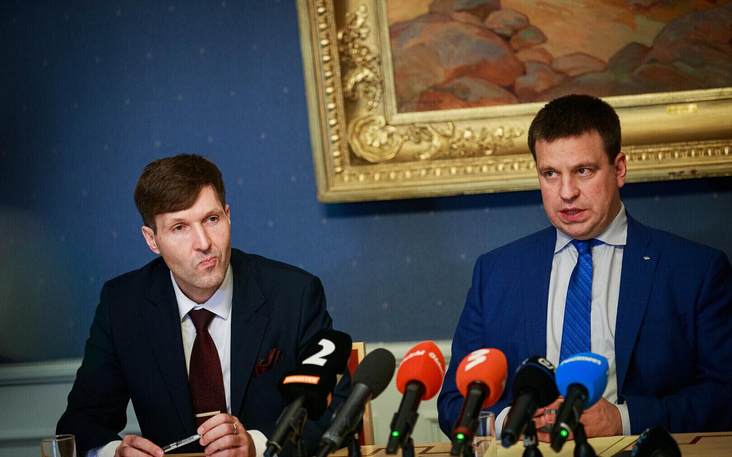 Martin Helme, Jüri Ratas ja Helir-Valdor Seeder allkirjastasid ühisavalduse