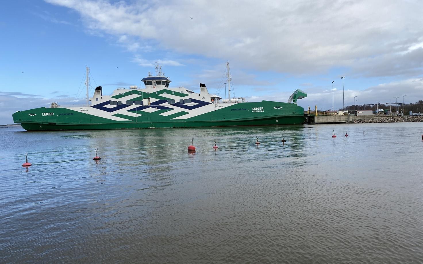 Parvlaev Leiger Rohuküla sadamas.