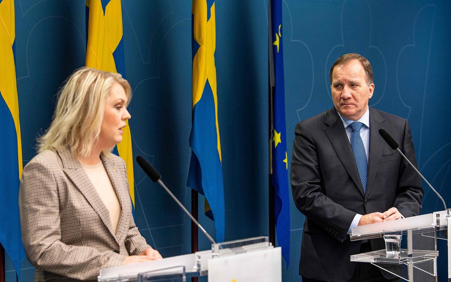 Rootsi tervishoiuminister Lena Hallengren ja peaminister Stefan Lofven teisipäeval pressikonverentsil.