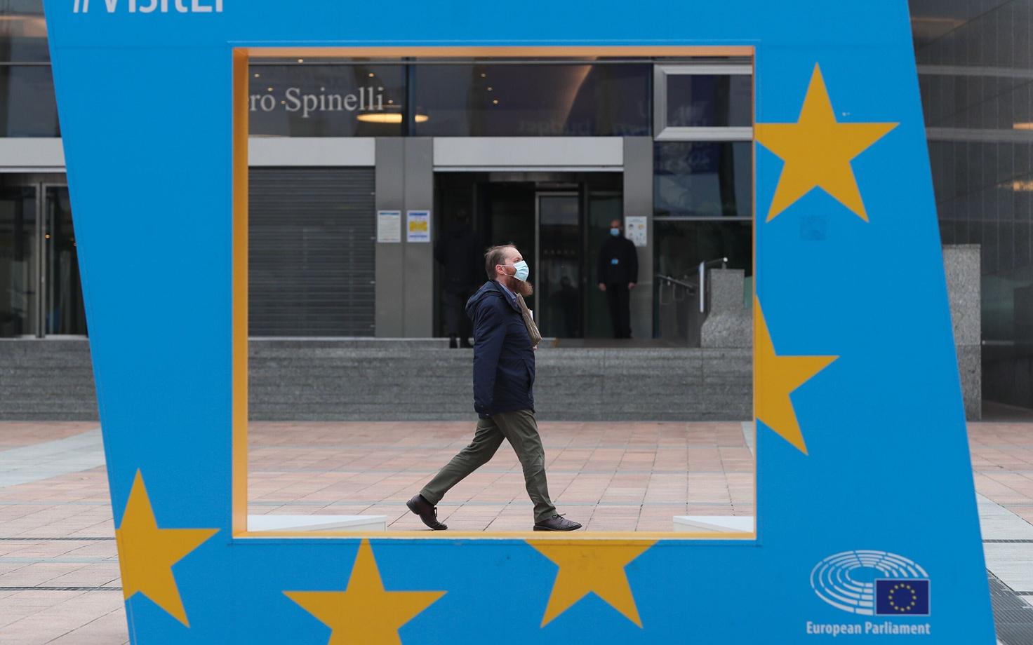 Vaade Euroopa Parlamendi esisele platsile.