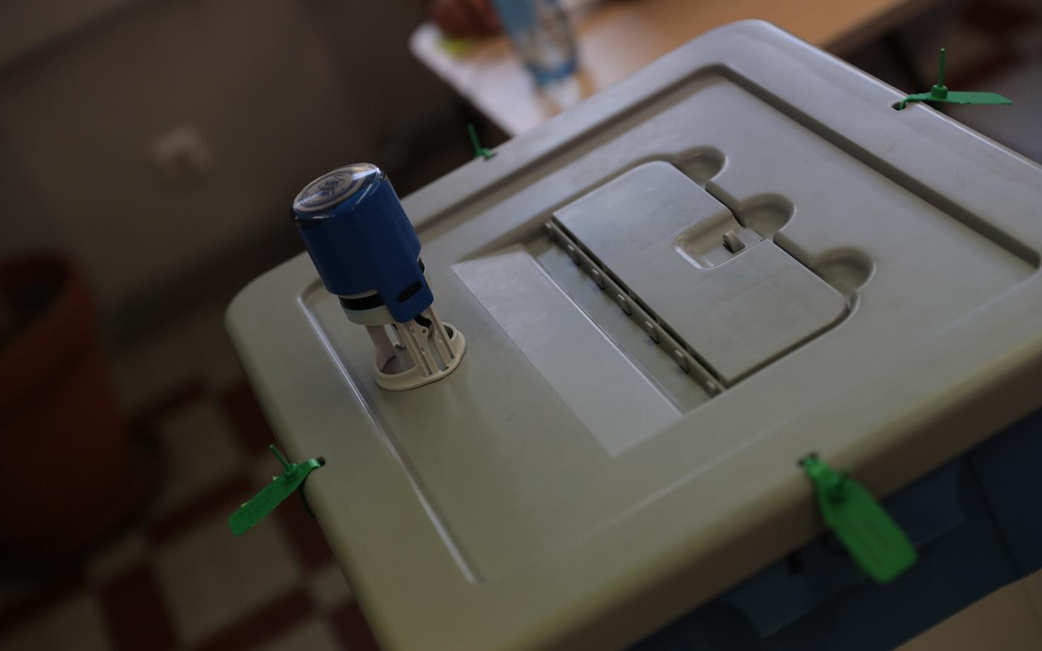 Ящик для избирательных бюллетеней.