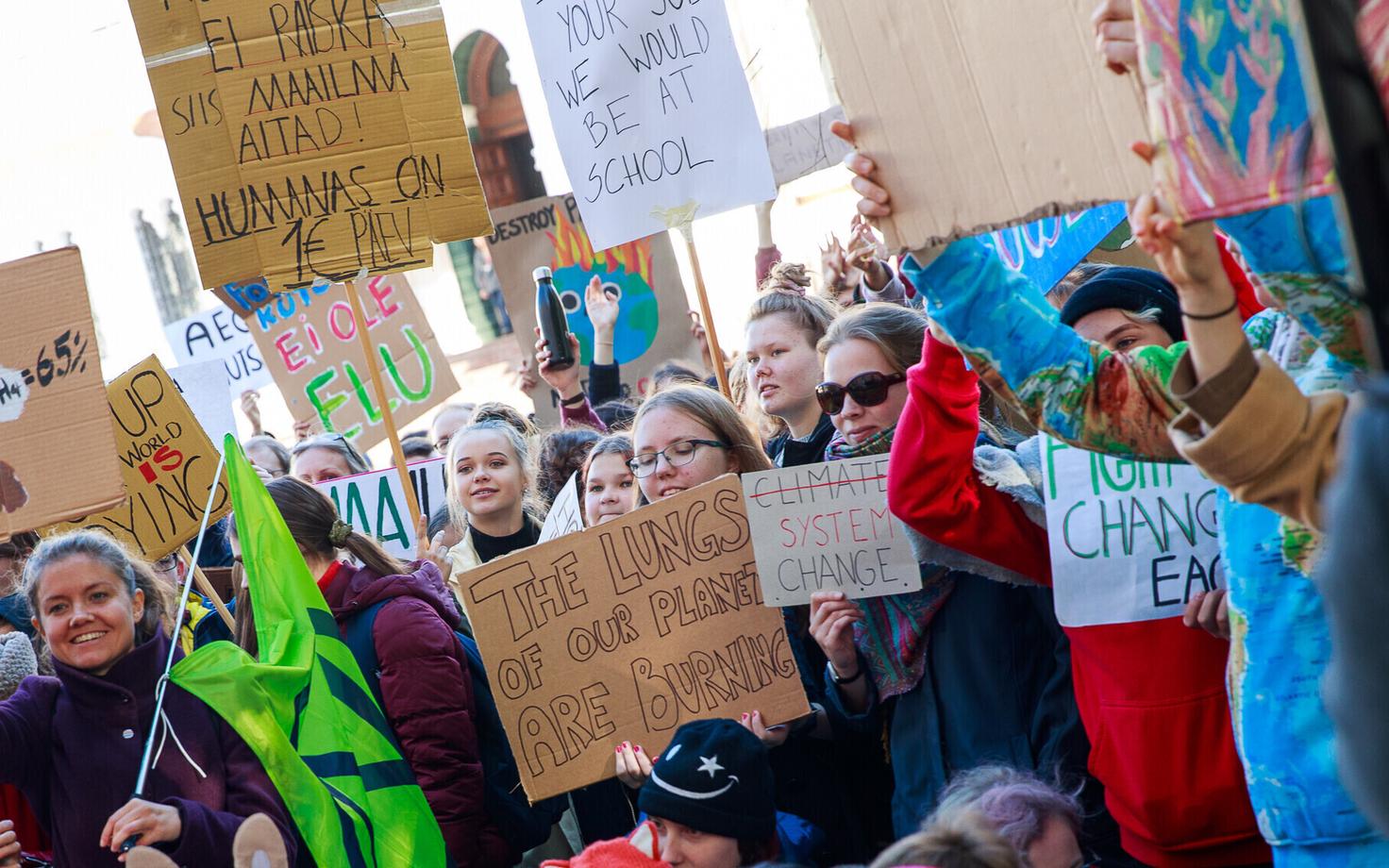 Kliimastreik Tallinnas Toompeal 2019. aastal.