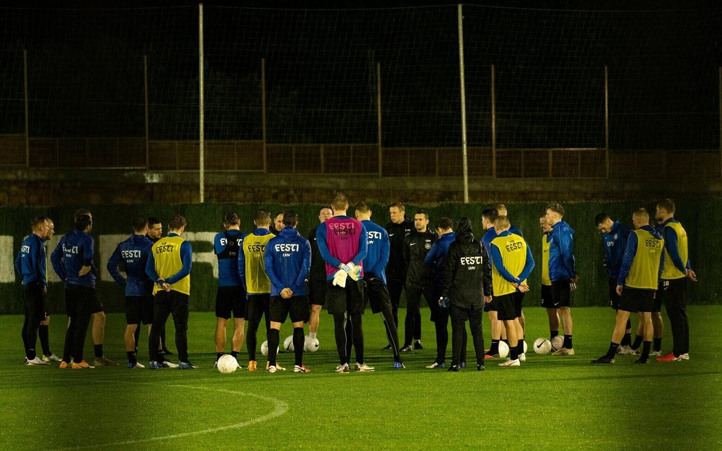 Сборная Эстонии по футболу на тренировке в Испании.