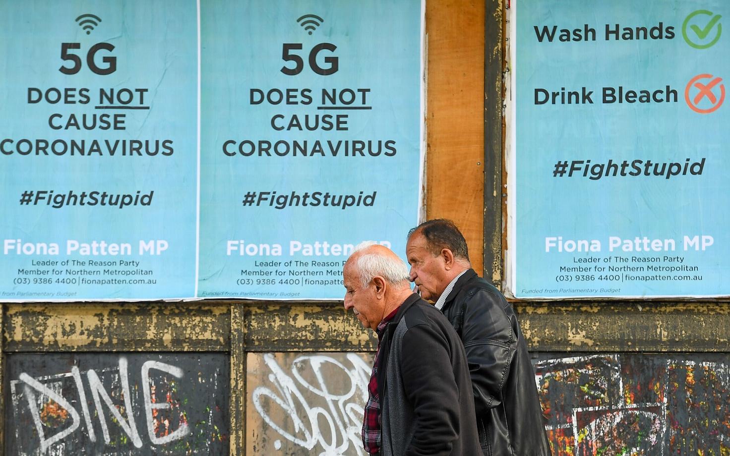 Plakat Austraalias, mis lükkab ümber vandenõuteoreetikute väited, justkui põhjustaks 5G koroonaviiruse levikut.