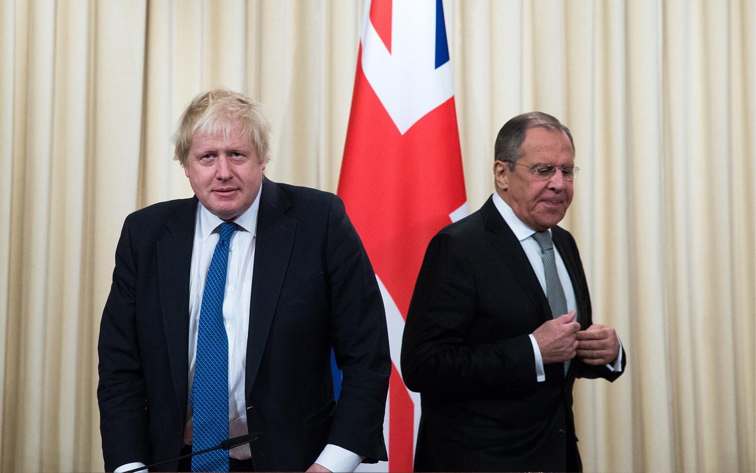 Vene välisminister Sergei Lavrov (paremal) 2017. aastal pärast kohtumist Brtiti toonase välisministri, nüüdse peaministri Boris Johnsoniga.
