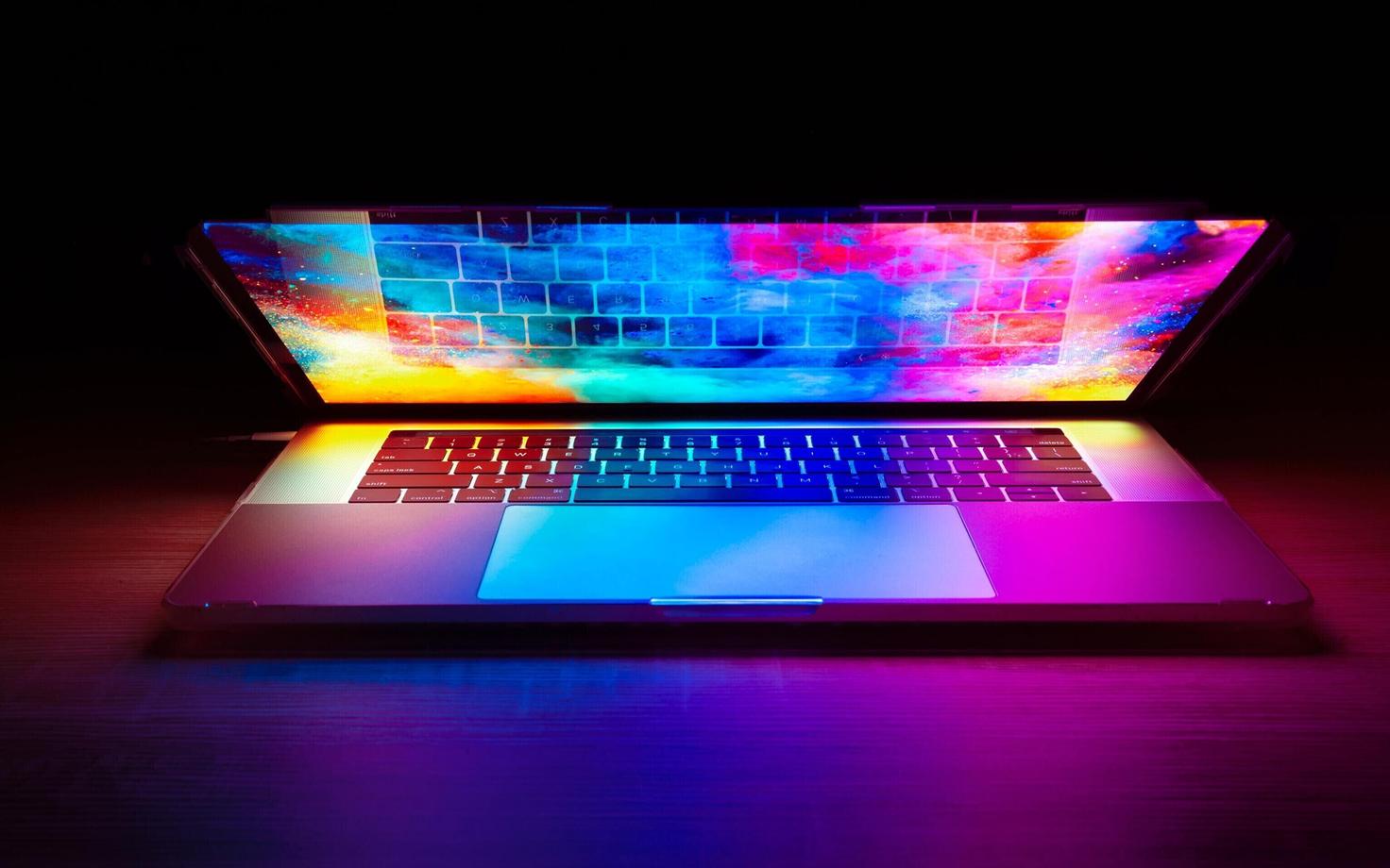 Võimalikest vastustest on usutav, et ajakirjandus saab salajaseks peetavatest sõjalistest manöövritest teada tahtlikult lekitatud info abil.