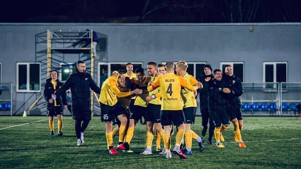 Футболисты