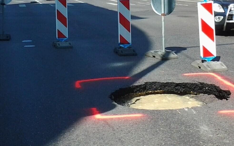 Водителей просят по возможности выбирать альтернативные маршруты.