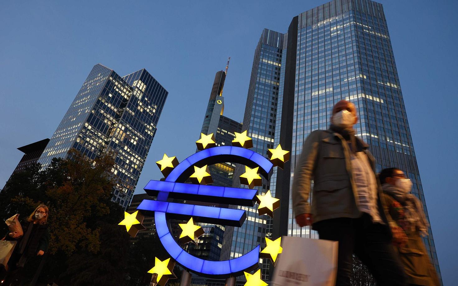 Euro sümbol Euroopa Keskpanga peakontori ees.