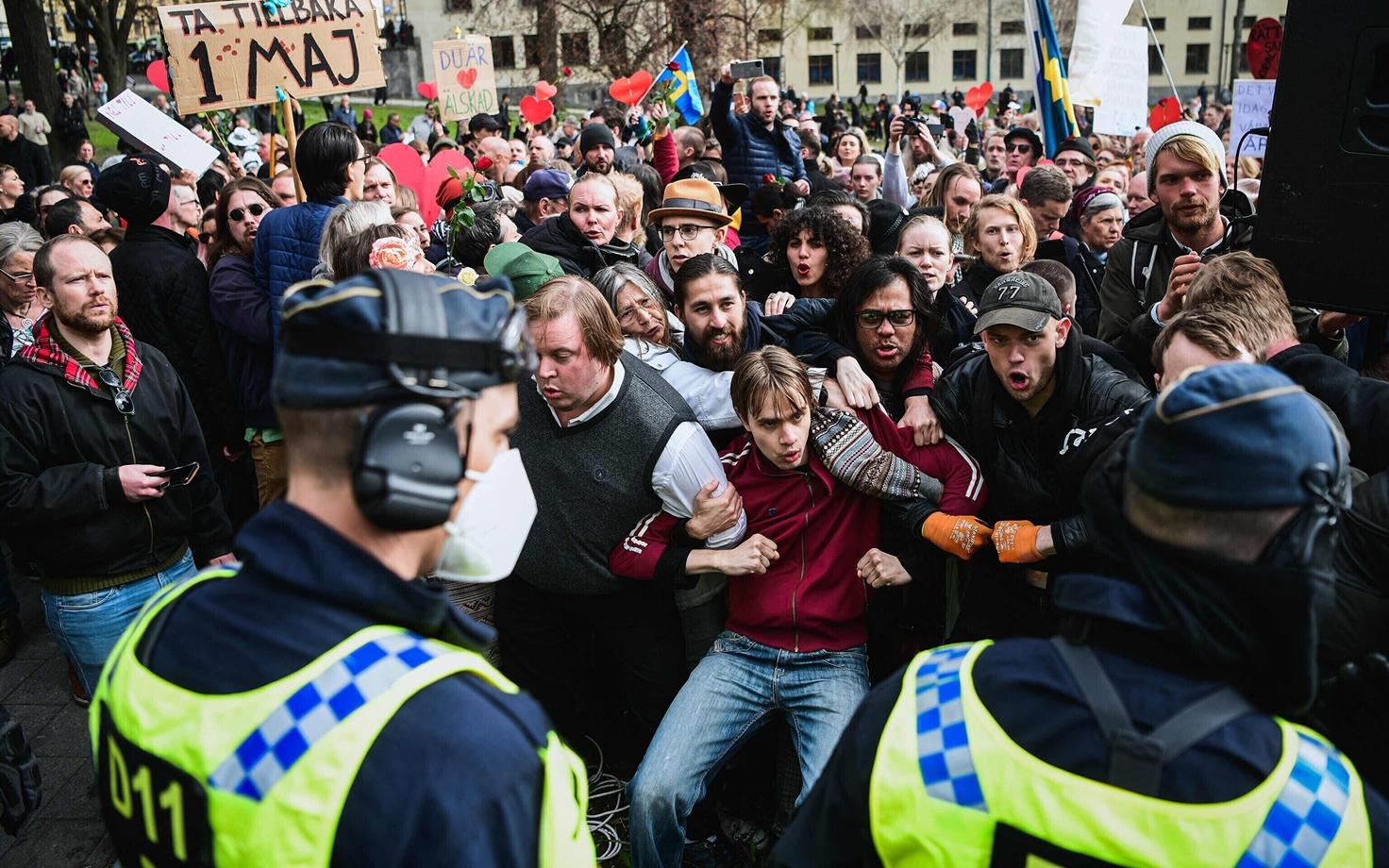 Koroonapiirangute vastane marss Stockholmis.