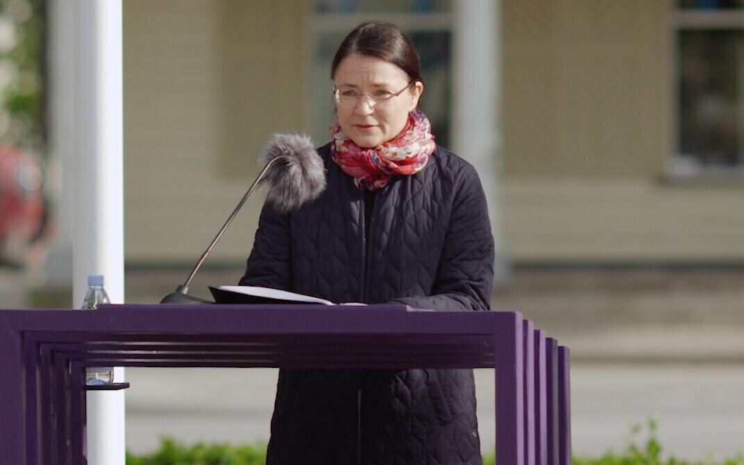 Helena Tulve Paide keskväljakul.