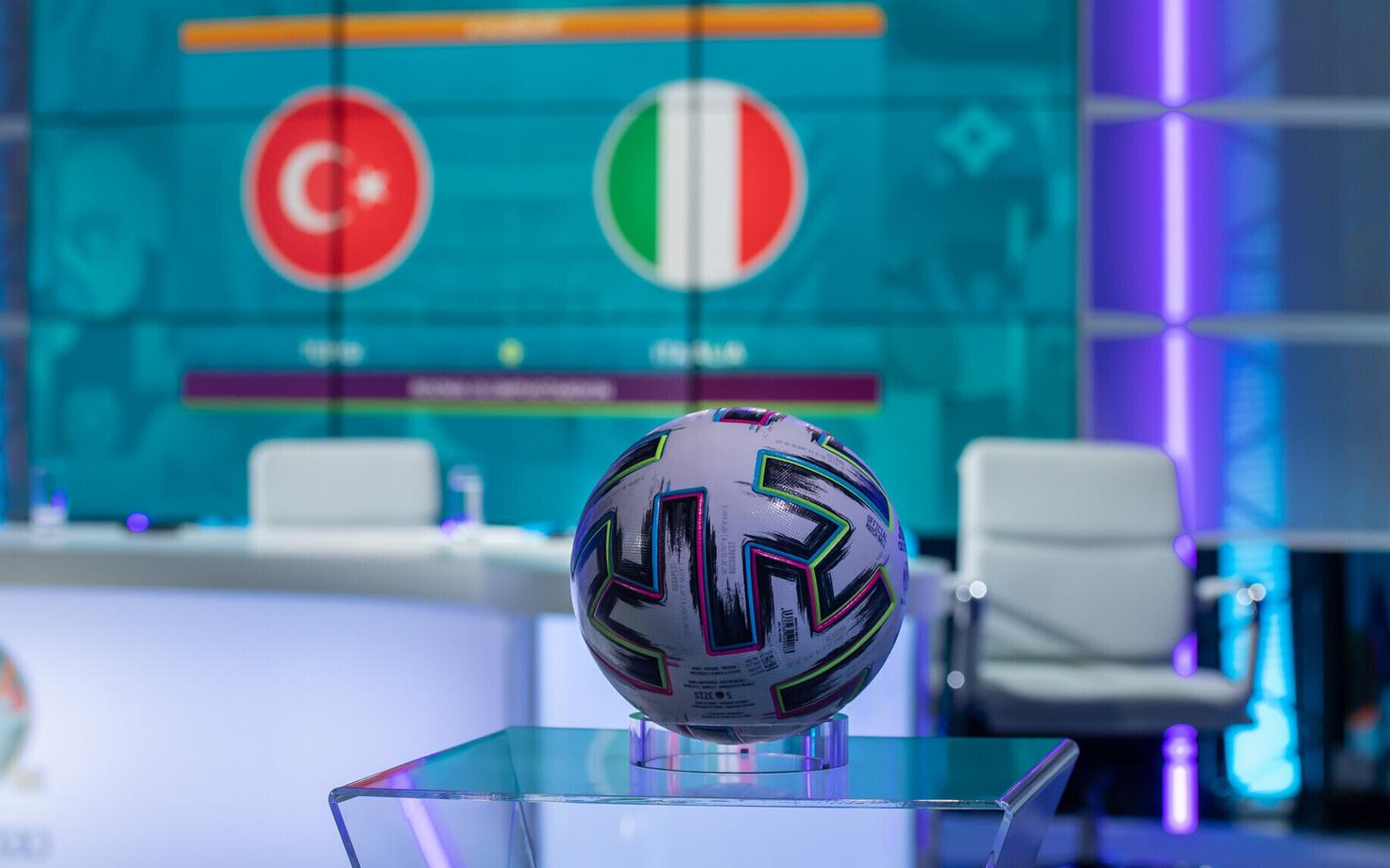 Официальный мяч Евро-2020.