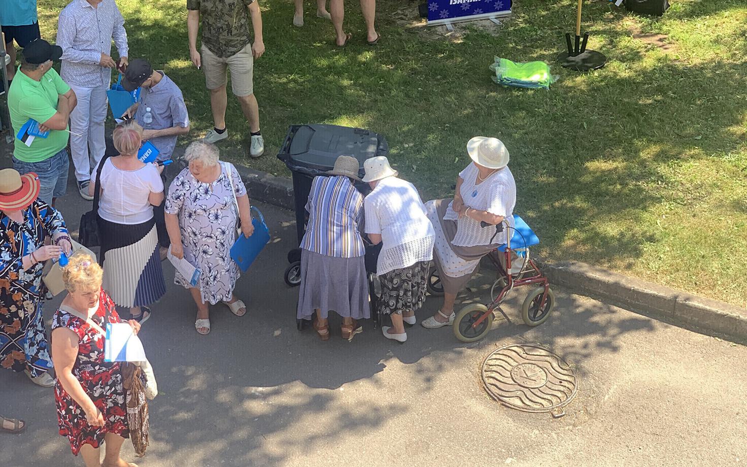 One political party held its extended board meeting in Tartu on a day which saw record-breaking temperatures.