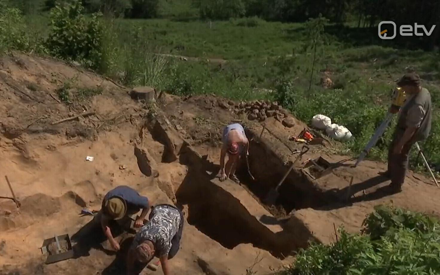 Archaeological dig in progress at Rosma hill, near Põlva.