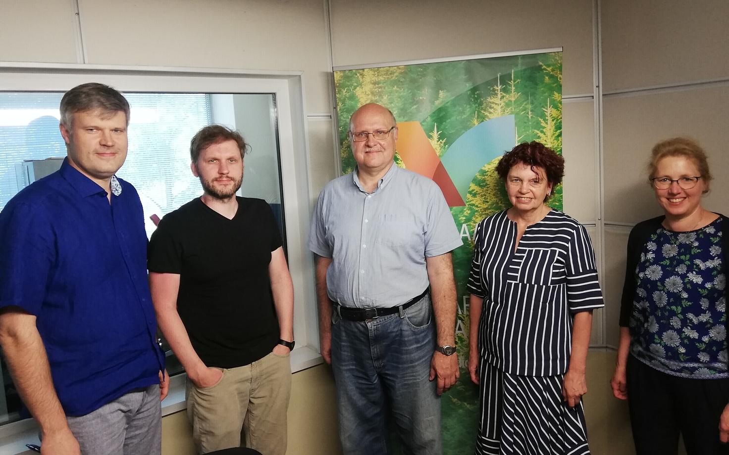 Andres Merits and Irja Lutsar with members of the scientific advisory council.