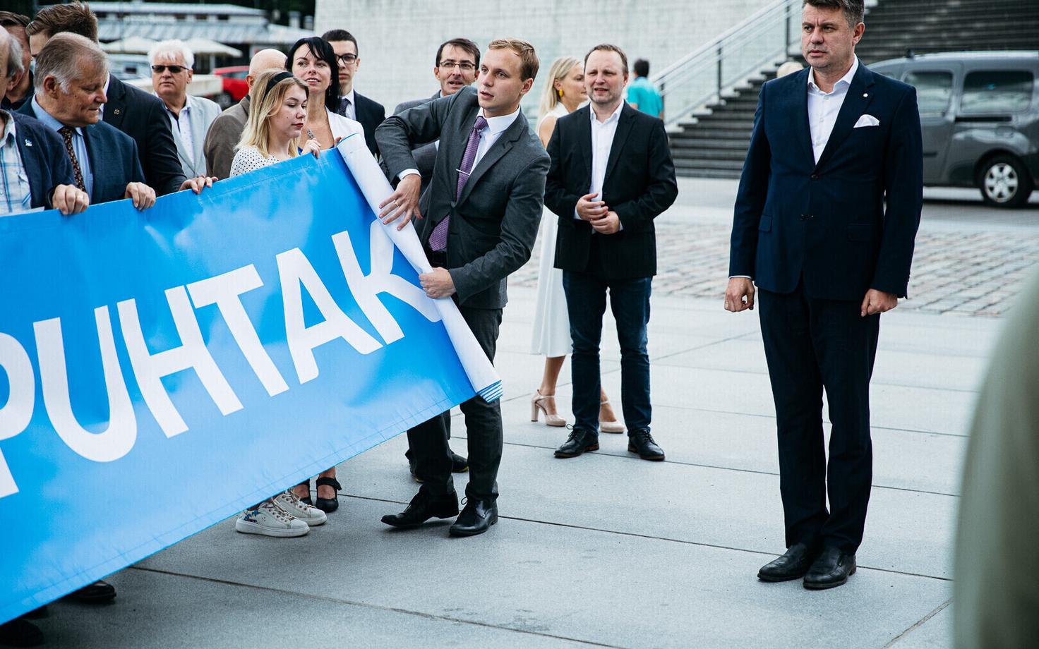 11 августа партия Isamaa представила кандидата в мэры Таллинна - Урмаса Рейнсалу.