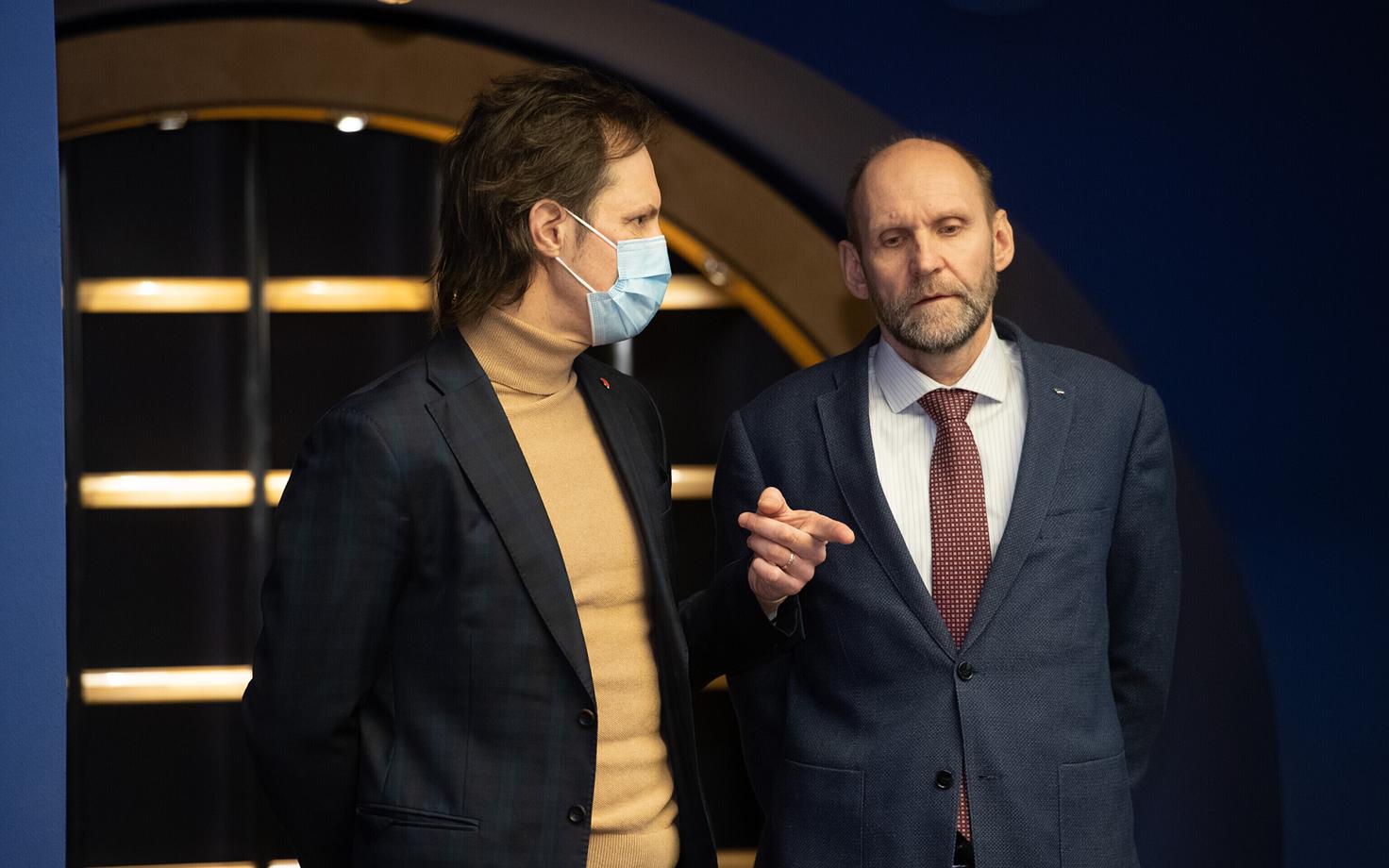 Sotside juht Indrek Saar ja Isamaa esimees Helir-Valdor Seeder.