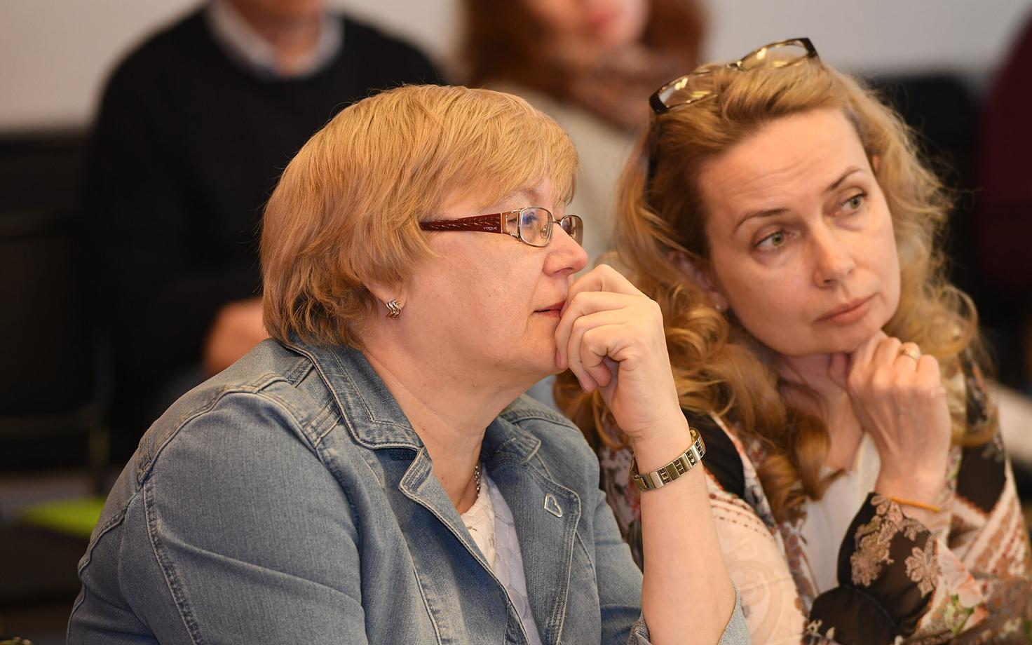 Депутаты Елена Пахомова и Светлана Лешихина.