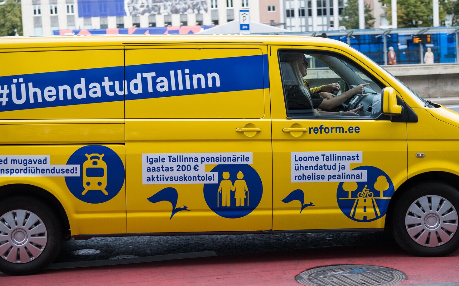 Предвыборный автобус Партии реформ.