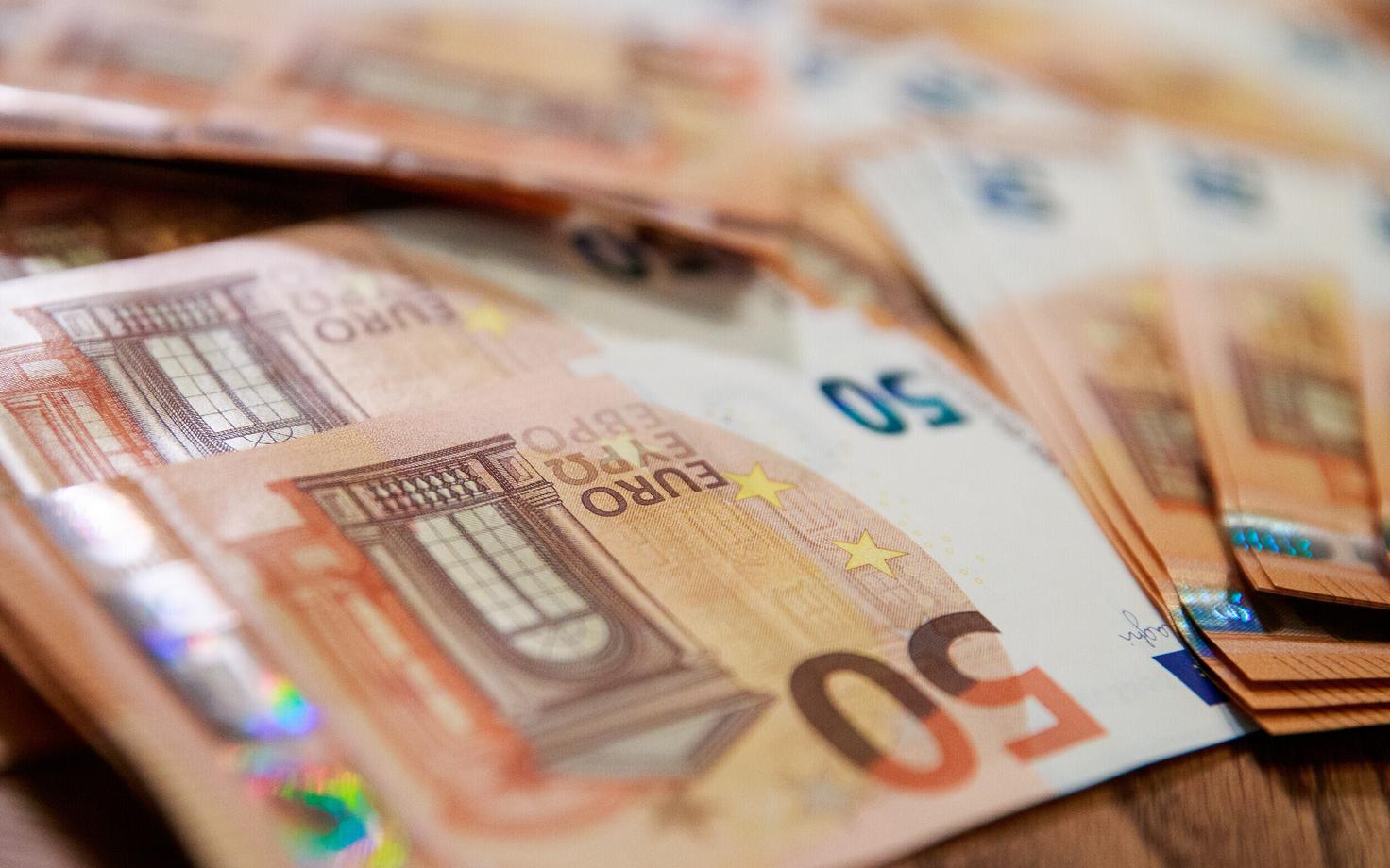 Деньги. Иллюстративная фотография.