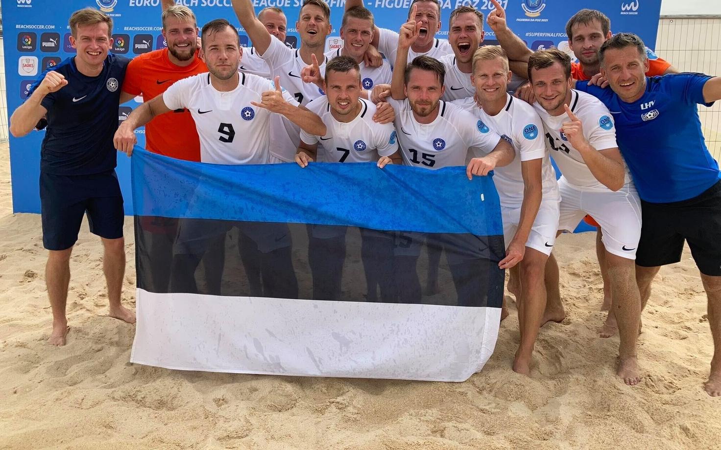 Сборная Эстонии по пляжному футболу на турнире в Португалии.