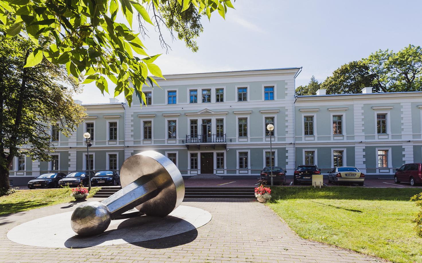 Здание Государственного суда в Тарту.