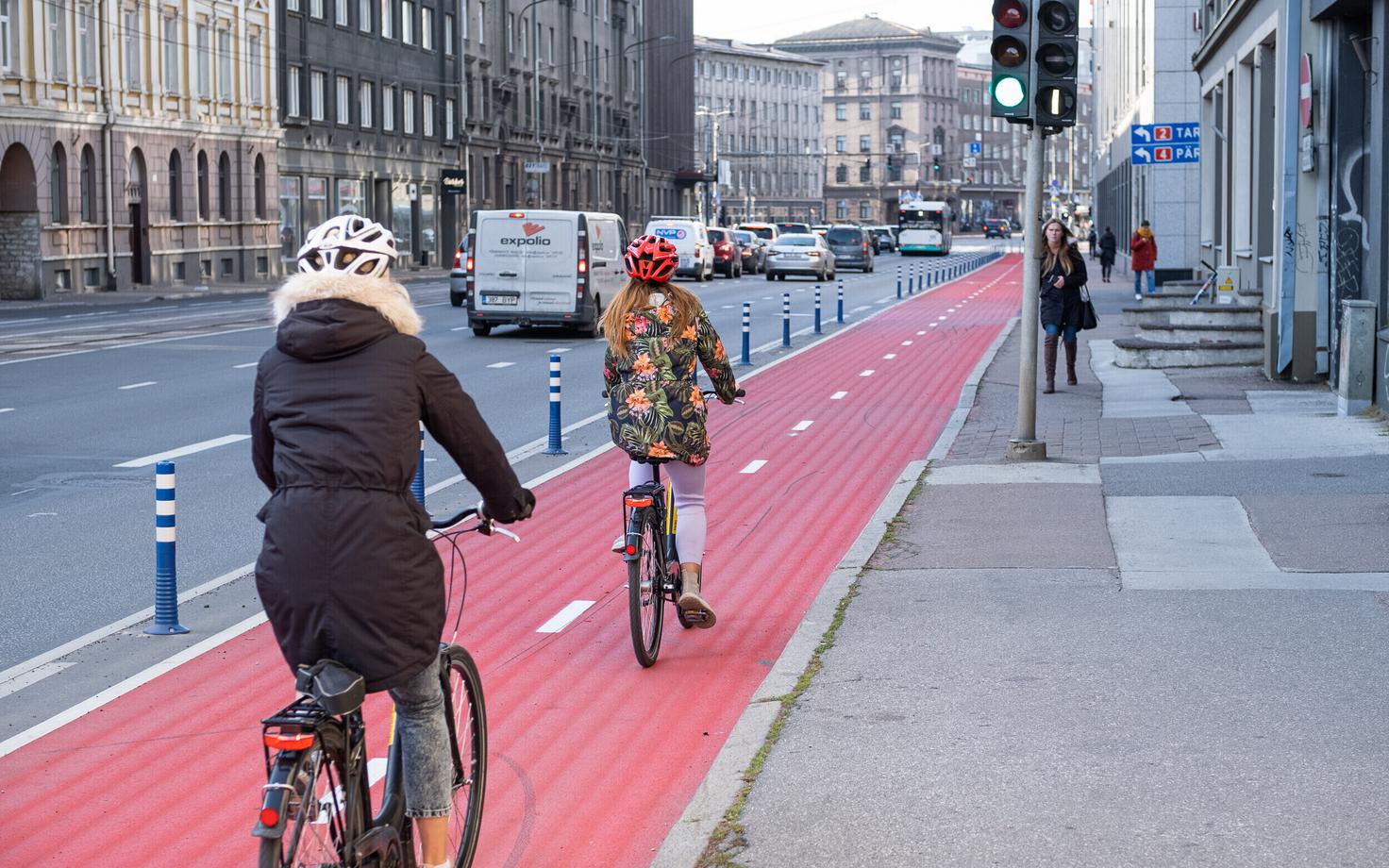 Велосипедисты в Таллинне.