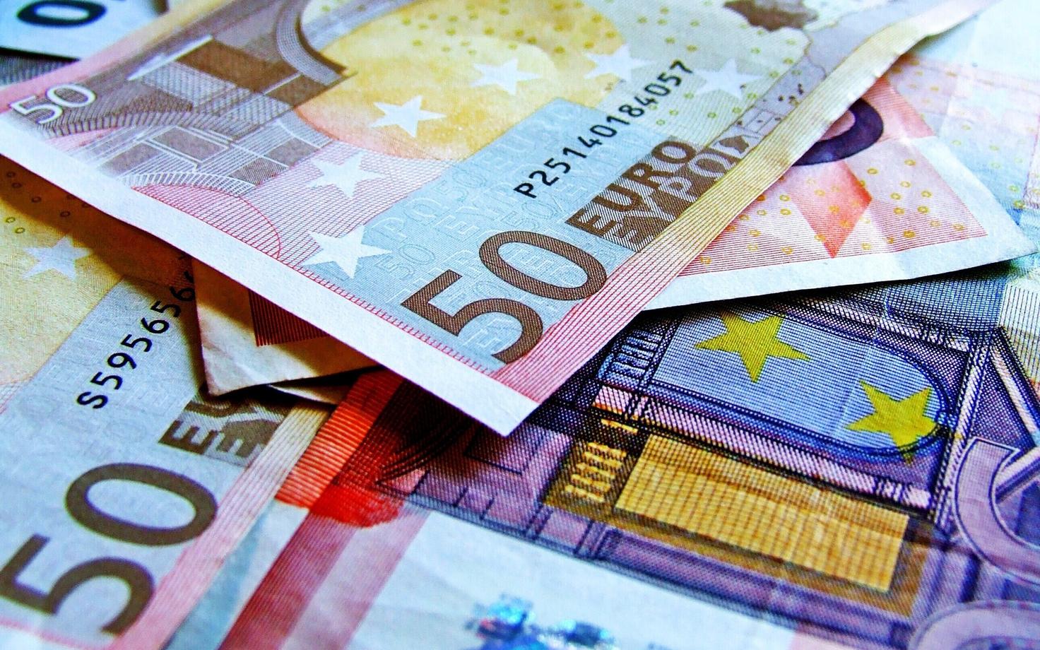 Деньги. Иллюстративная фотография.