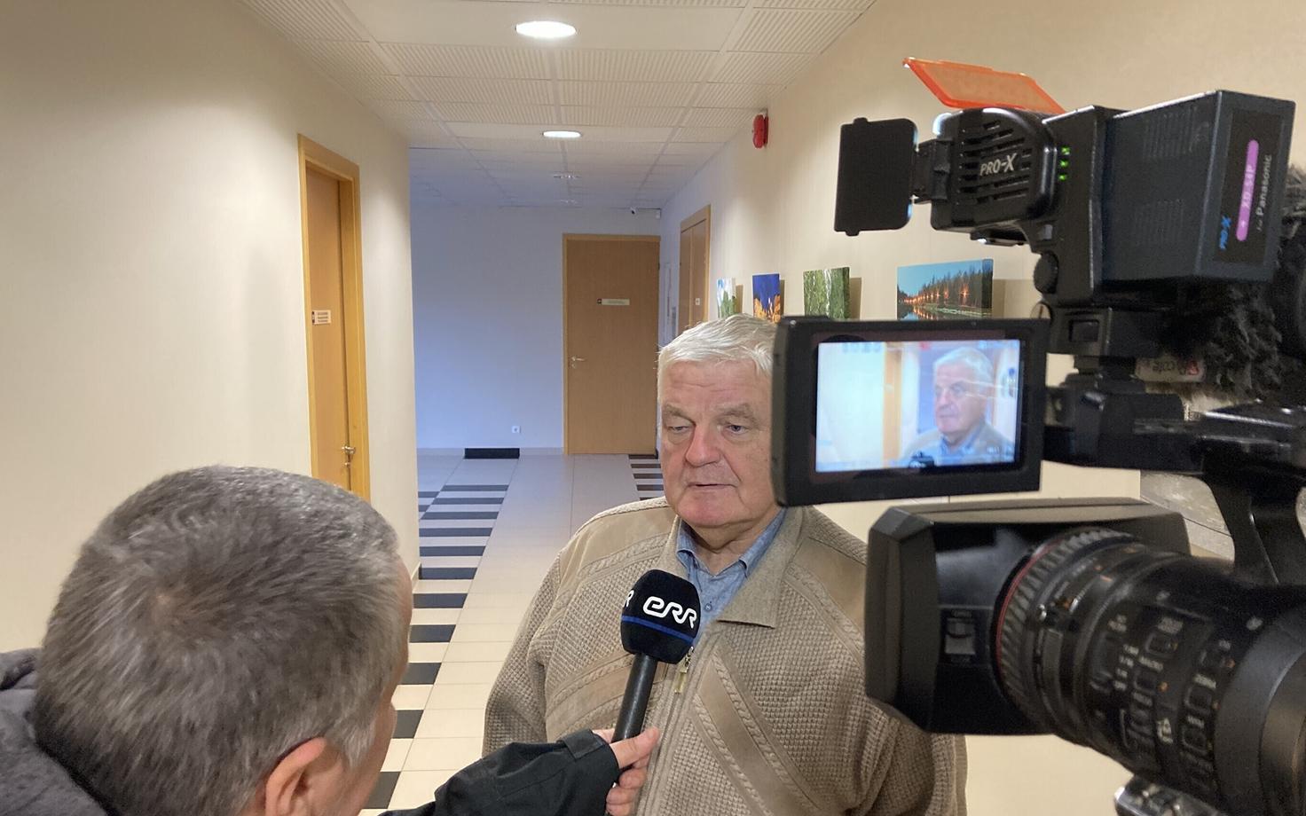 Кохтла-ярвеский центрист Валерий Корб дает интервью ERR.