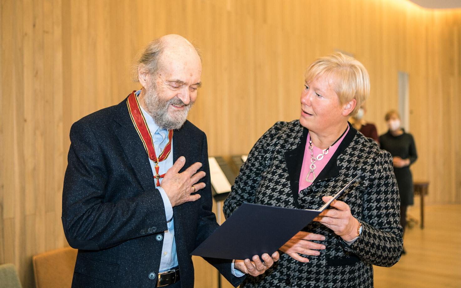 Орден Арво Пярту вручила посол ФРГ в Эстонии Кристиане Хохманн