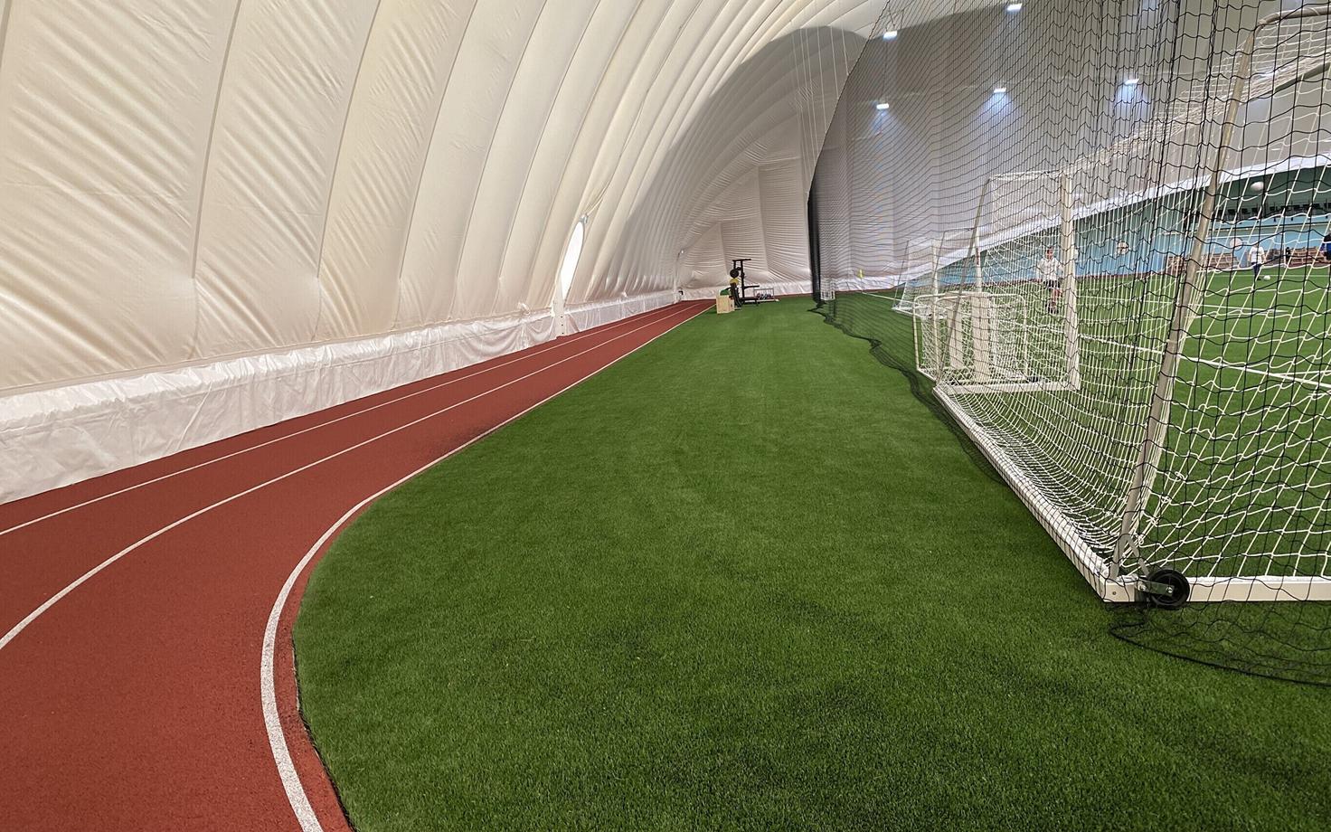 Футбольный манеж. Иллюстративная фотография.