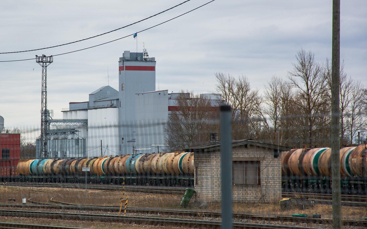 Naftatsisternid raudteel.